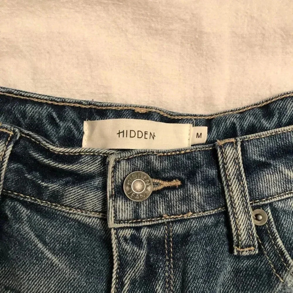 💚 Hidden | Distressed Sofie Stripe Mom Jean Shorts - Medium - Picture 5 of 8